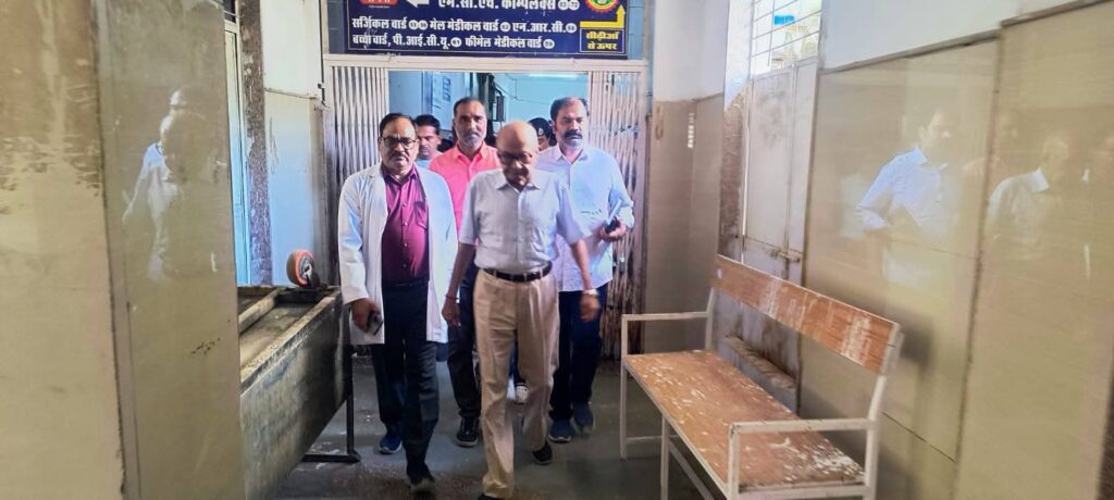 पूर्व मंत्री मुकेश नायक पर प्रियंक कानूनगो का हमला — कहा, “बूढ़े और बेरोजगार हो चुके हैं, चंद पैसों के लिए दे रहे बयान”