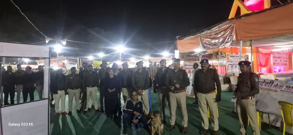 दिल्ली ब्लास्ट के बाद दमोह में पुलिस अलर्ट - डॉग स्क्वायड व मेटल डिटेक्टर से जांच दिल्ली ब्लास्ट के बाद दमोह में पुलिस अलर्ट - डॉग स्क्वायड व मेटल डिटेक्टर से जांच