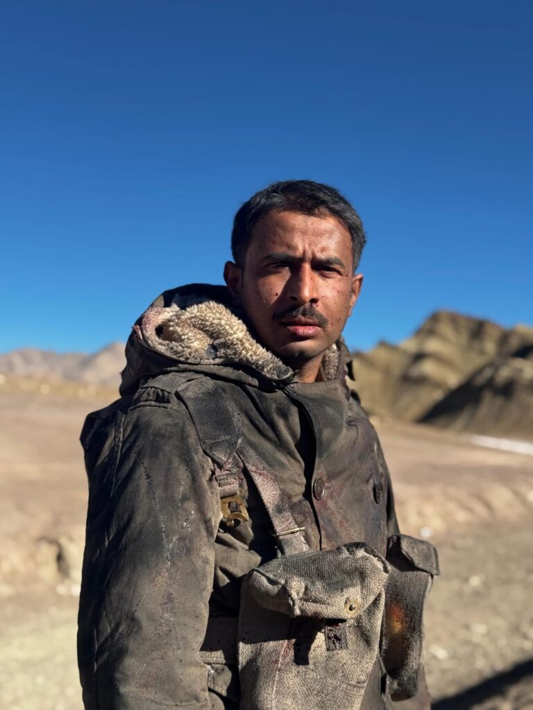 बुंदेलखंड का गौरव: अभिनेता देवेंद्र अहिरवार की फ़िल्म "120 बहादुर" 21 नवंबर को सिनेमाघरों में होगी रिलीज बुंदेलखंड का गौरव: अभिनेता देवेंद्र अहिरवार की फ़िल्म "120 बहादुर" 21 नवंबर को सिनेमाघरों में होगी रिलीज