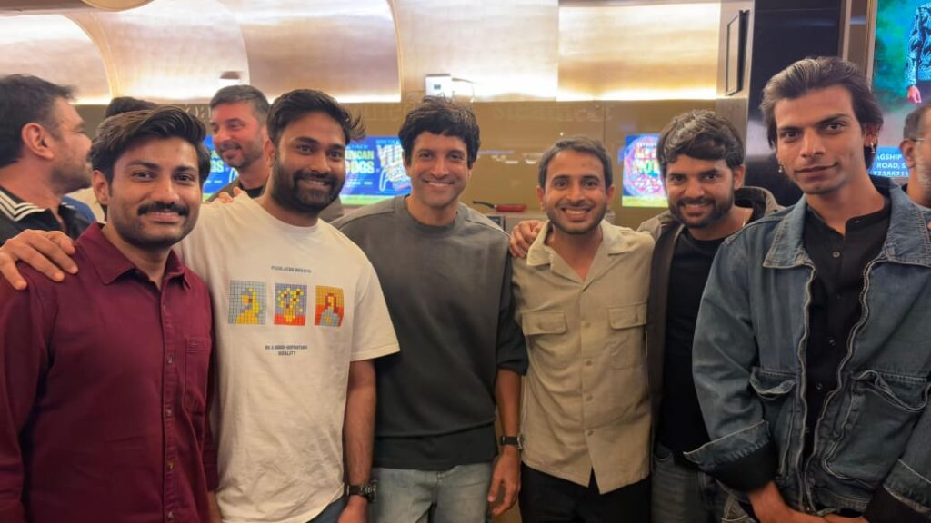 बुंदेलखंड का गौरव: अभिनेता देवेंद्र अहिरवार की फ़िल्म "120 बहादुर" 21 नवंबर को सिनेमाघरों में होगी रिलीज बुंदेलखंड का गौरव: अभिनेता देवेंद्र अहिरवार की फ़िल्म "120 बहादुर" 21 नवंबर को सिनेमाघरों में होगी रिलीज