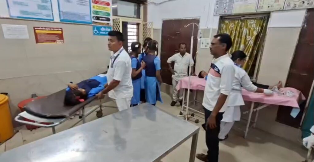 टौरी मिडिल स्कूल की 2 बच्चियों की तबियत बिगड़ी, जहर मिलाने की आशंका