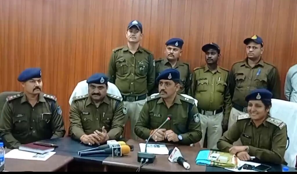 दमोह देहात थाना पुलिस ने पकड़ी अंतरराज्यीय लुटेरी गैंग — तीन शातिर गिरफ्तार दमोह देहात थाना पुलिस ने पकड़ी अंतरराज्यीय लुटेरी गैंग — तीन शातिर गिरफ्तार