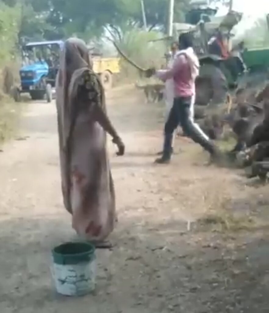 रमपुरा में जमीनी विवाद पर पूर्व सरपंच की गुंडागर्दी: महिला से अभद्रता कर गाली गलौच का वीडियो वायरल