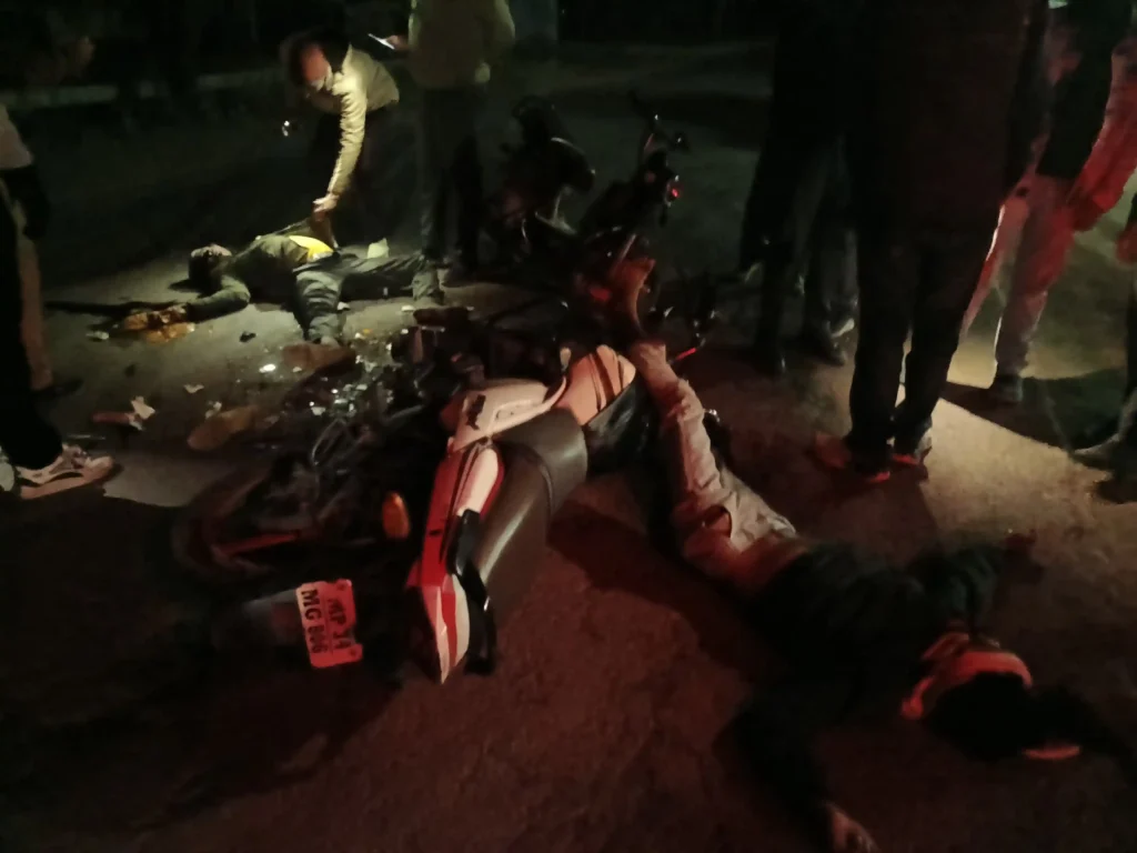 Damoh News: हटा दमोह मार्ग पर मंगलम ढाबा के समीप हुआ सड़क हादसा, 2 युवकों की दर्दनाक मौत हटा दमोह मार्ग पर मंगलम ढाबा के समीप हुआ सड़क हादसा, 2 युवकों की दर्दनाक मौत